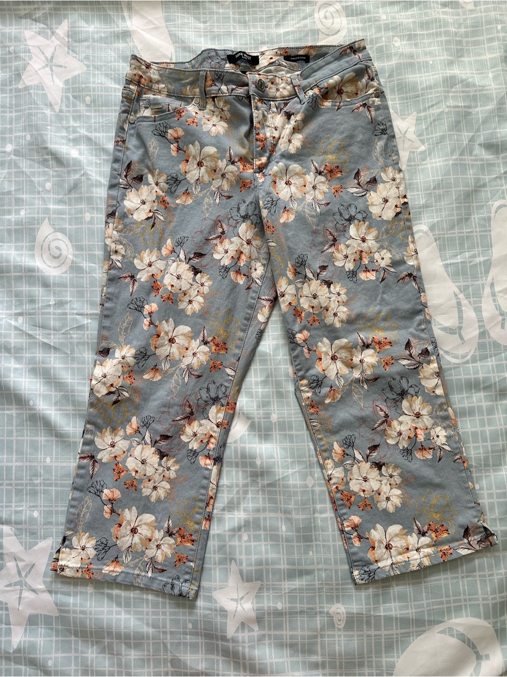 Nine West Floral Chrystie Capri in Light Blue and Peach